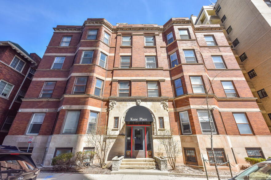 Primary Photo Of 1816 E Kane Pl, Milwaukee Apartments For Sale