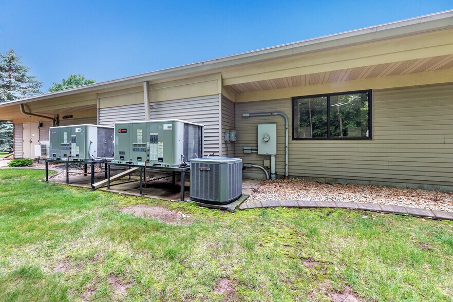 More Photos Of 2980 Walker Dr, Green Bay Office For Sale