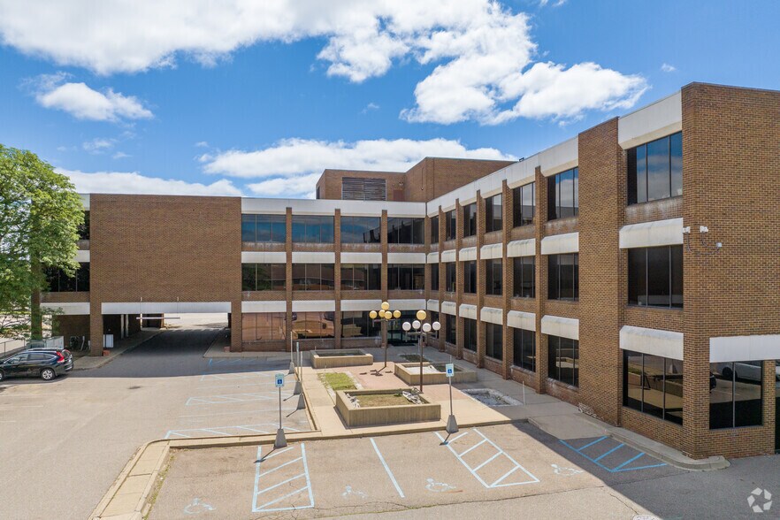 More Photos Of 27301 Dequindre Rd, Madison Heights Office For Lease