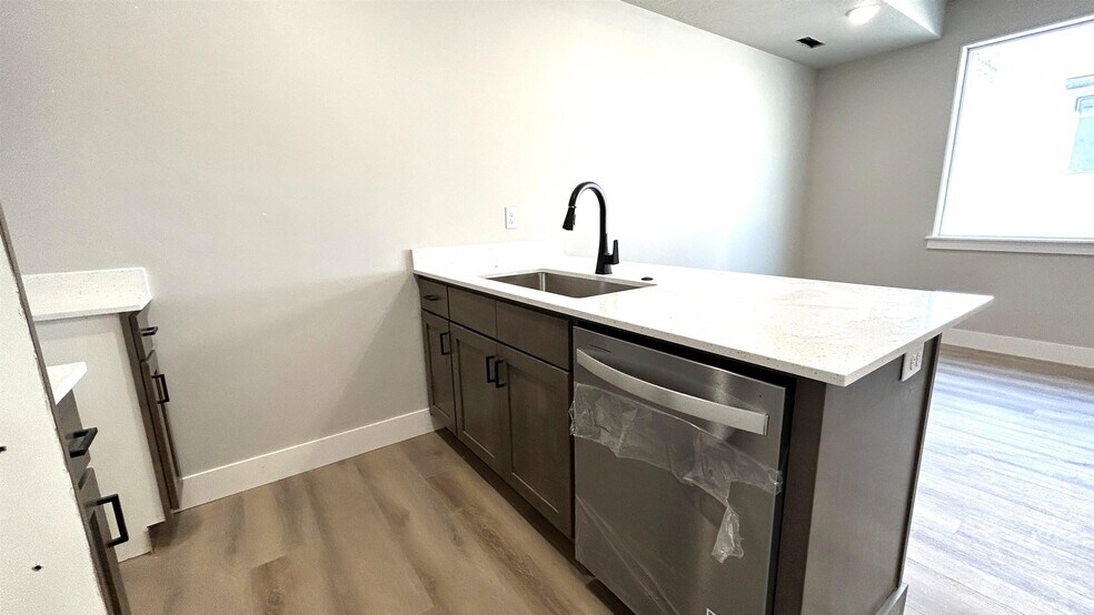 More Photos Of 110 Ridges, Pocatello Apartments For Sale