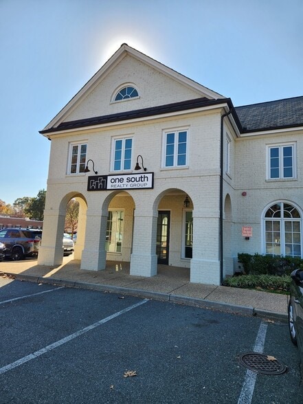 More Photos Of 13801 Village Place Dr, Midlothian Unknown For Lease