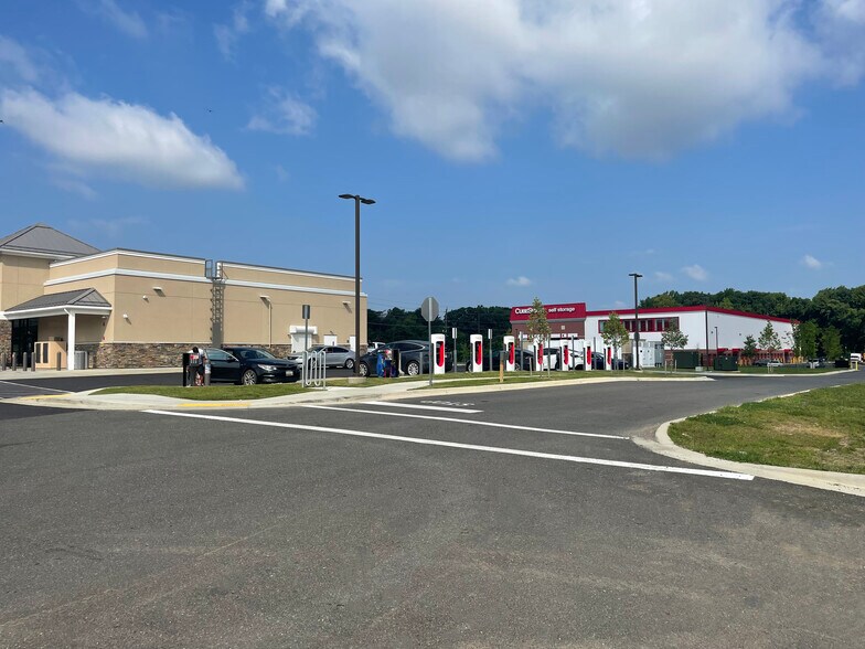 More Photos Of 2151 Brooks Dr, District Heights General Retail For Sale