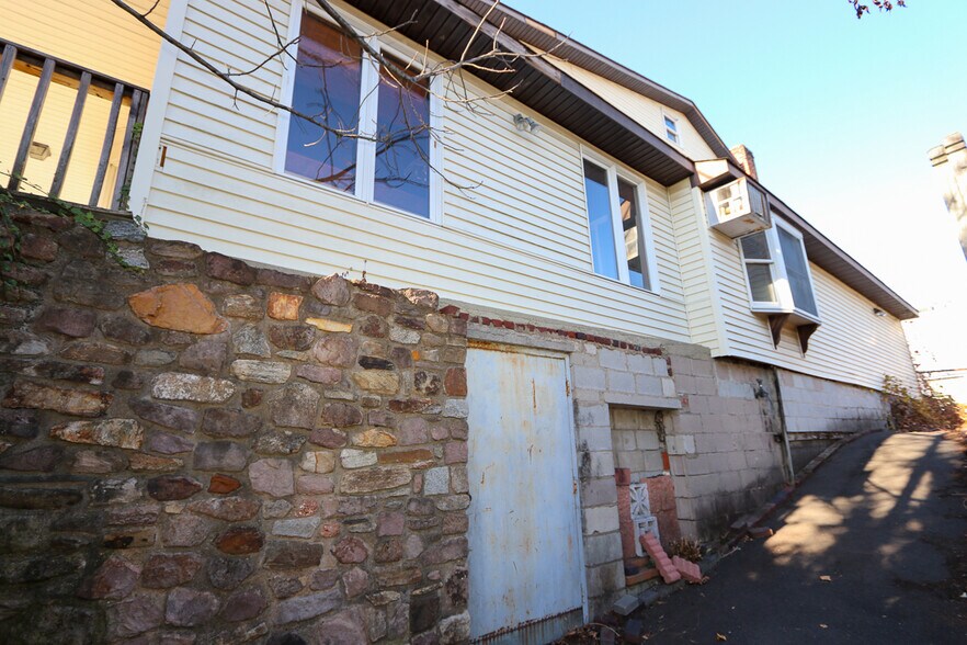 More Photos Of 657 Red Lion Rd, Huntingdon Valley Office Residential For Sale