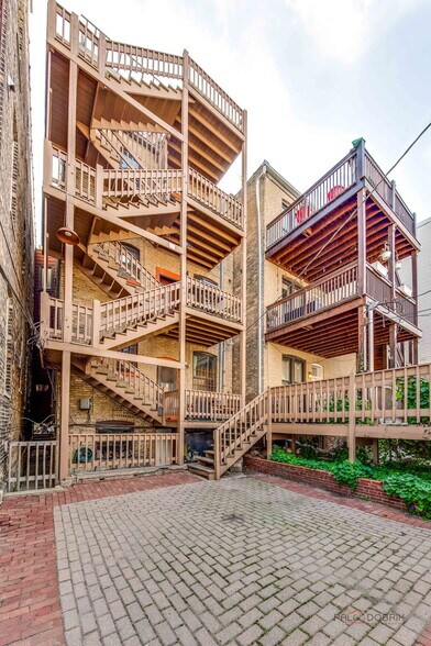 More Photos Of 902 W Newport Ave, Chicago Apartments For Sale