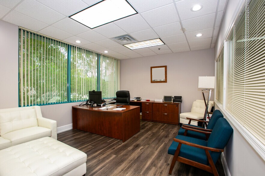 More Photos Of 2690 Weston Rd, Weston Office For Lease