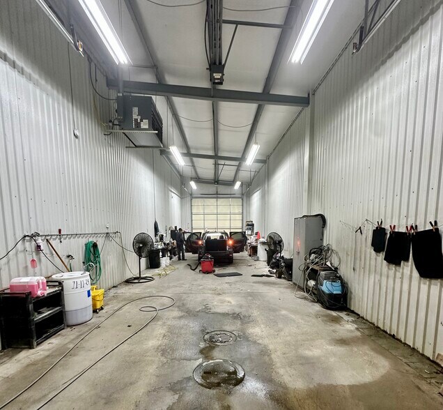 More Photos Of 1125 N Walton Walker Blvd, Irving Warehouse For Sale