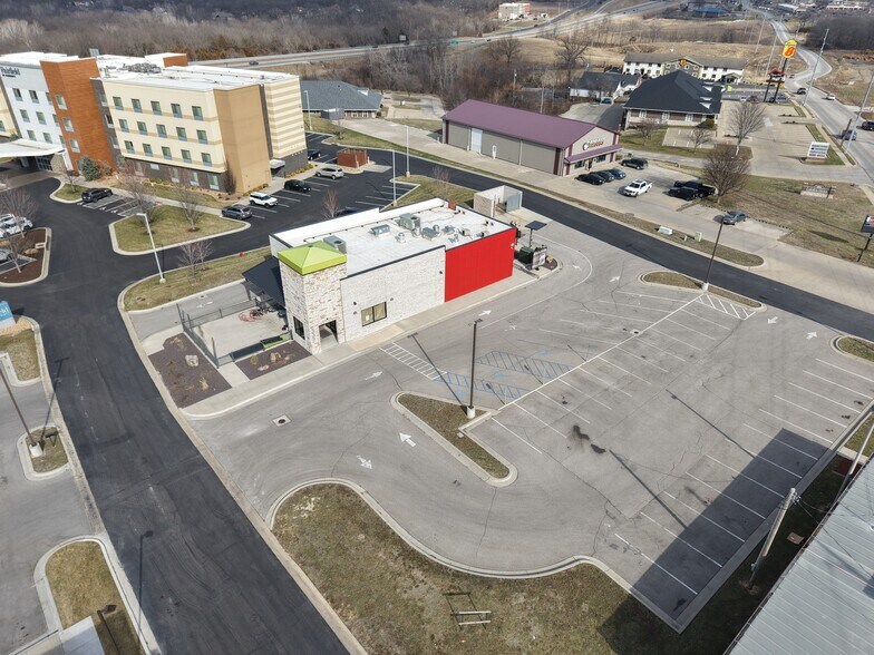 More Photos Of 335 E Russell Ave, Warrensburg Fast Food For Sale