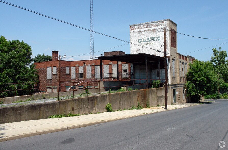 More Photos Of 365 W Whitehall St, Allentown Warehouse For Lease