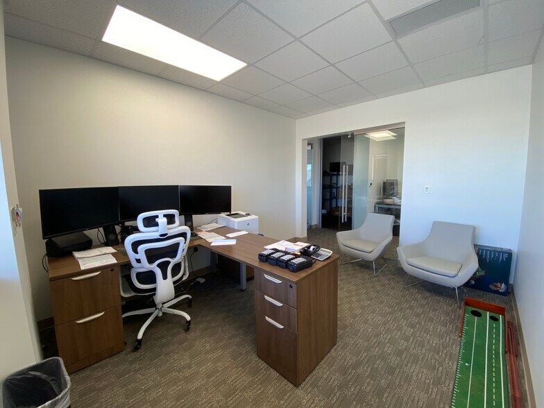 More Photos Of 5455 W 86th St, Indianapolis Office For Lease