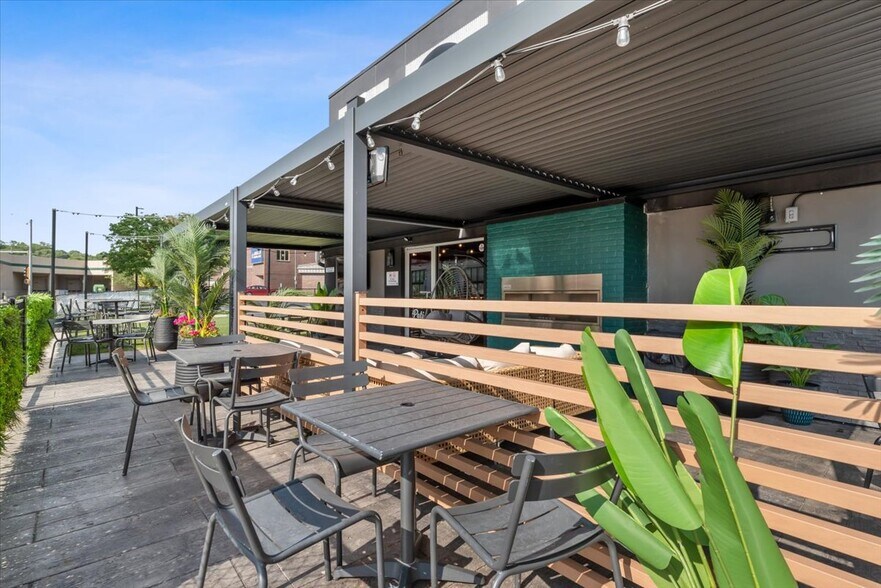 More Photos Of 7 S 4th St, Council Bluffs Health Club For Sale