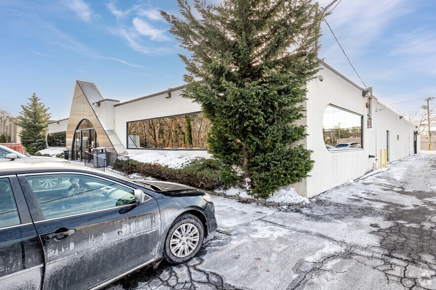 More Photos Of 160 Oak Dr, Syosset Flex For Lease