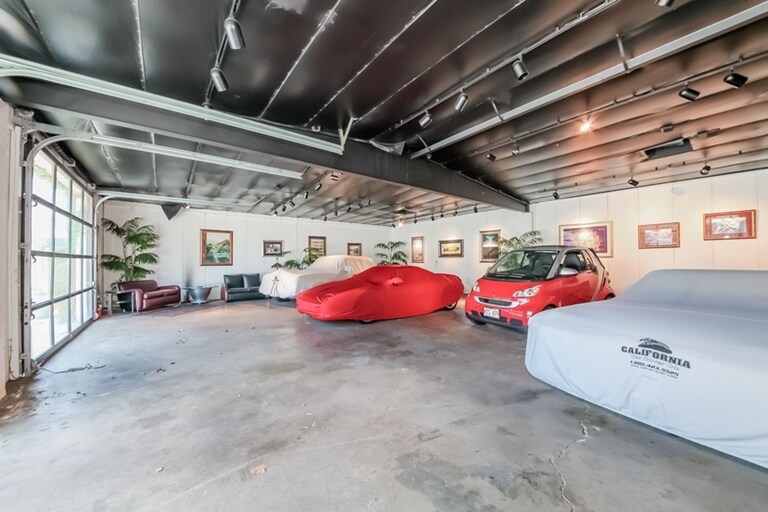 More Photos Of 611 S Glenwood Pl, Burbank Showroom For Sale