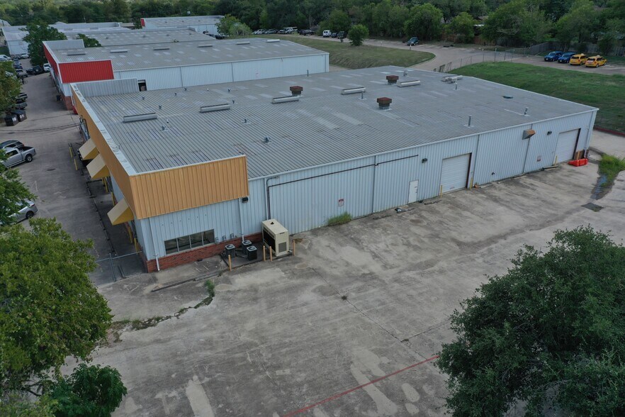 More Photos Of 10630 Joseph Clayton Dr, Austin Service For Lease