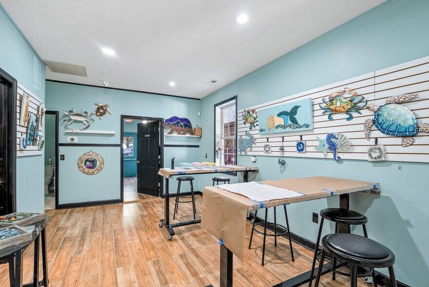 More Photos Of 414 N Howe St, Southport Office For Sale
