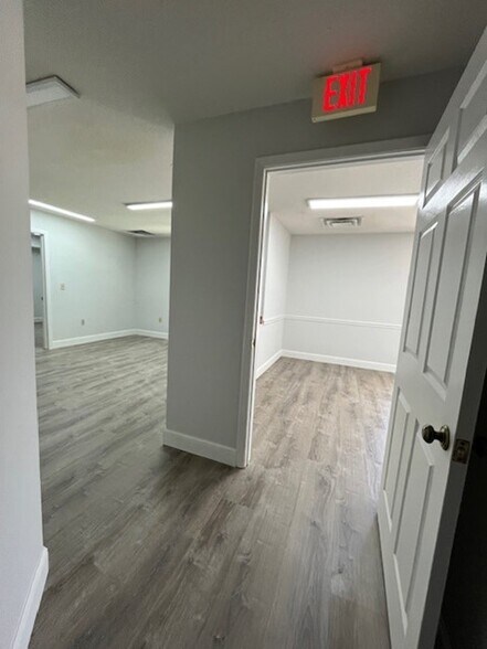 More Photos Of 13910 Fivay Rd, Hudson Medical For Lease