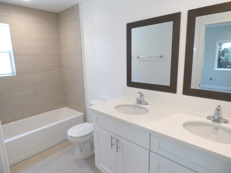 More Photos Of 1256 N Hobart Blvd, Los Angeles Apartments For Sale