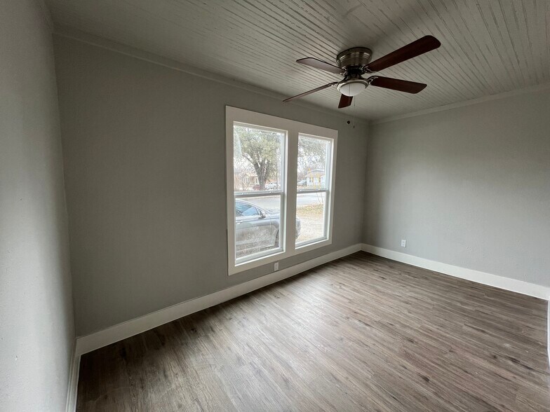 More Photos Of 101 Stanley Ct, San Antonio Multifamily For Sale