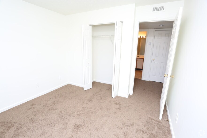 More Photos Of 3130 Saint Anthony Gardens Dr, Louisville Apartments For Sale