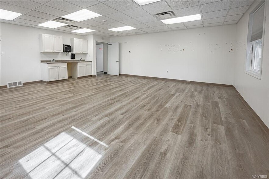 More Photos Of 6115 1st St, Newfane Office For Sale