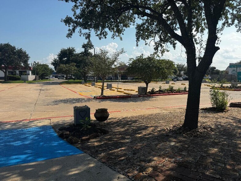 More Photos Of 6915 Spencer Hwy, Pasadena Restaurant For Lease