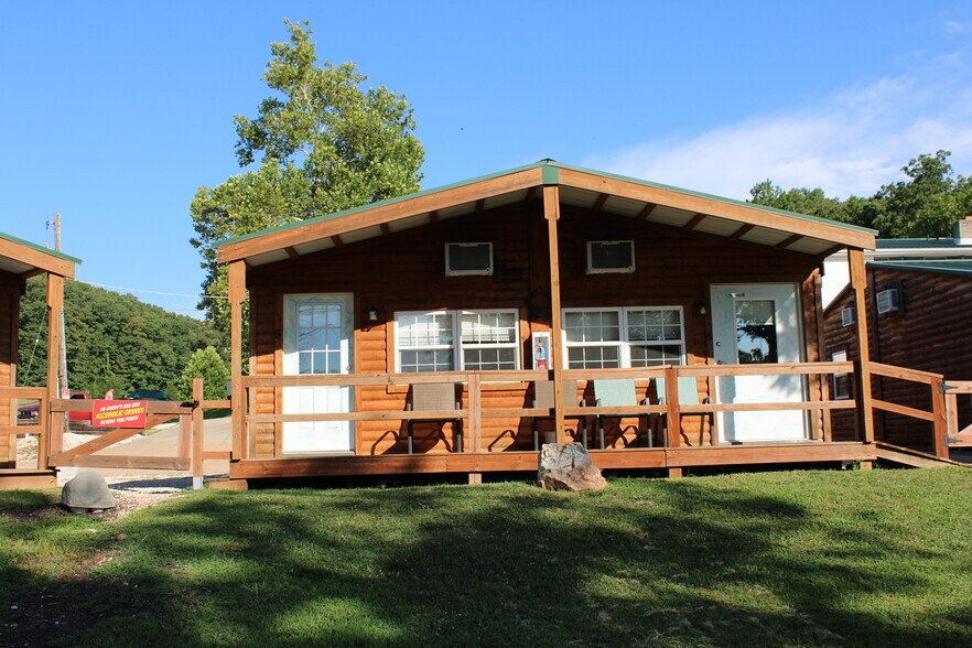 More Photos Of 1062 Susan Rd, Lake Ozark Hotel For Sale