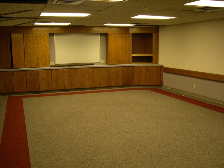 More Photos Of 1405 Avenue T, Grand Prairie Warehouse For Lease