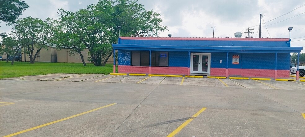 More Photos Of 500 S Velasco St, Angleton Restaurant For Sale