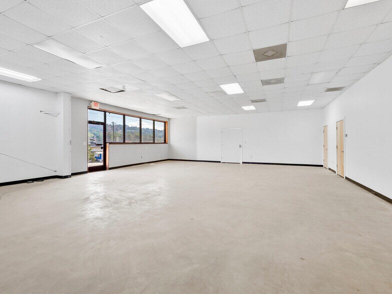 More Photos Of 82 Old Mars Hill Hwy, Weaverville Flex For Lease
