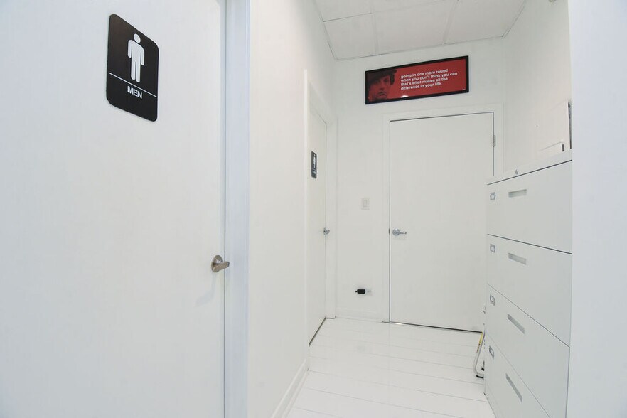 More Photos Of 2101 W Division St, Chicago Storefront Retail Residential For Lease