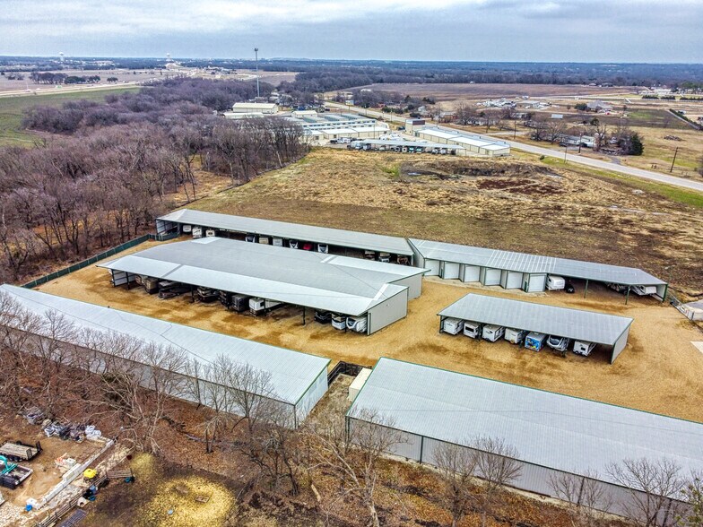 More Photos Of 6053 N McDonald St, Melissa Light Distribution For Lease