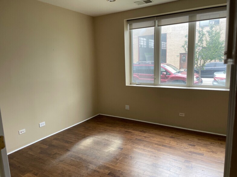 More Photos Of 8101 Monticello Ave, Skokie Flex For Sale