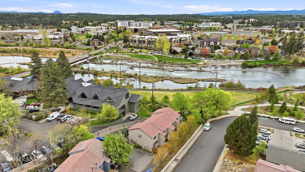 More Photos Of 931 NW Carlon Ave, Bend Multifamily For Sale