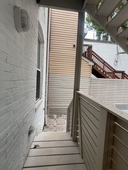 More Photos Of 709 D St SE, Washington Storefront For Lease