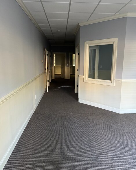 More Photos Of 1905 Woodstock Rd, Roswell Office For Lease