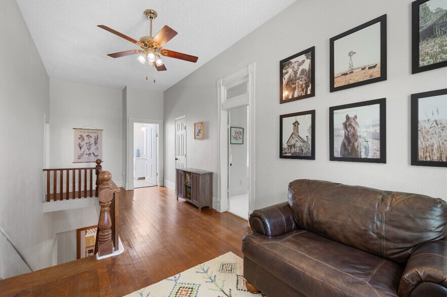 More Photos Of 301 Avenue I, Valley Mills Specialty For Sale