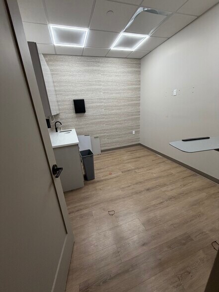 More Photos Of 3302 30th Ave, Long Island City Office For Lease