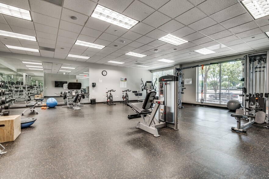 More Photos Of 4201 Marsh Ln, Carrollton Office For Sale