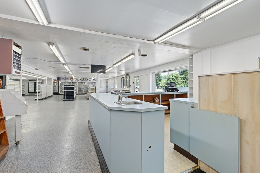 More Photos Of 8275 Carolina Blvd, Clyde General Retail For Sale