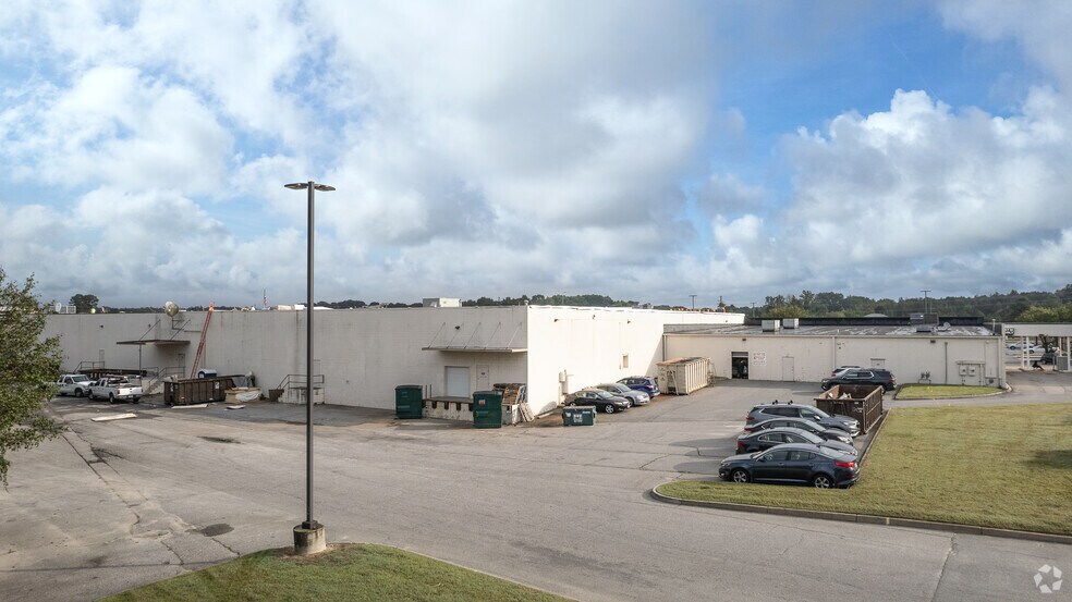 More Photos Of 1248-1290 Smithfield Plz, Smithfield Storefront For Lease