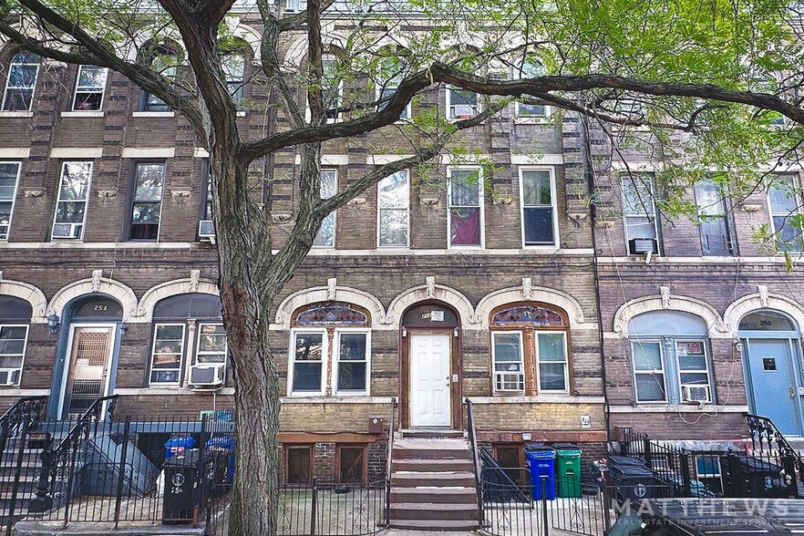 Primary Photo Of 252 Cornelia St, Brooklyn Multifamily For Sale
