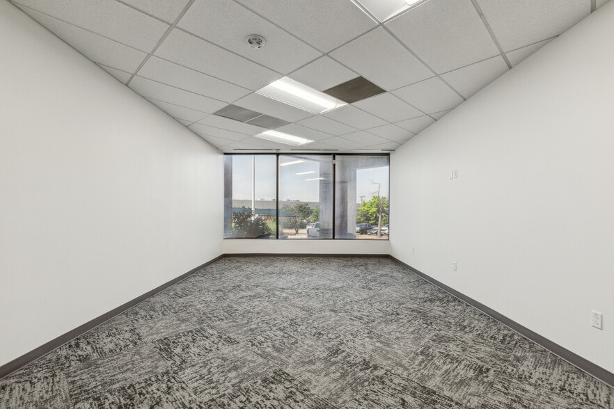 More Photos Of 2121 Midway Rd, Carrollton Office For Lease