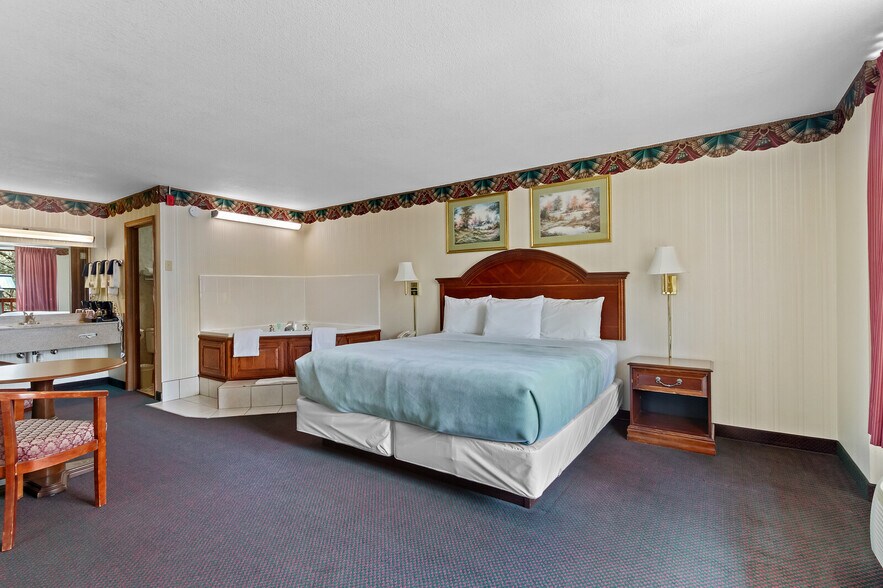 More Photos Of 110 Huntsville Rd, Eureka Springs Hotel For Sale