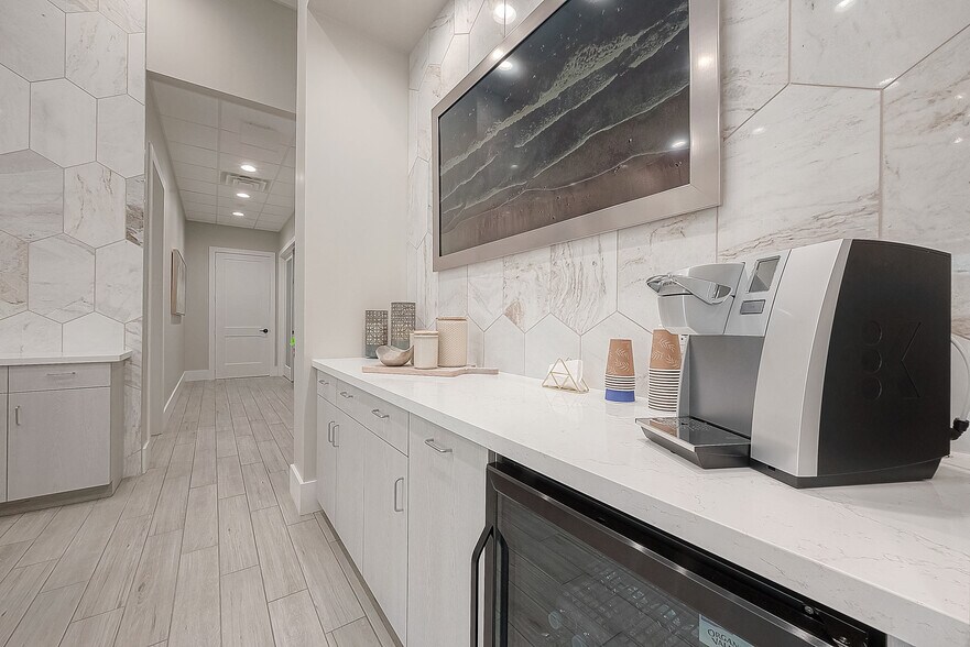 More Photos Of 23537 Kingsland Blvd, Katy Office For Sale