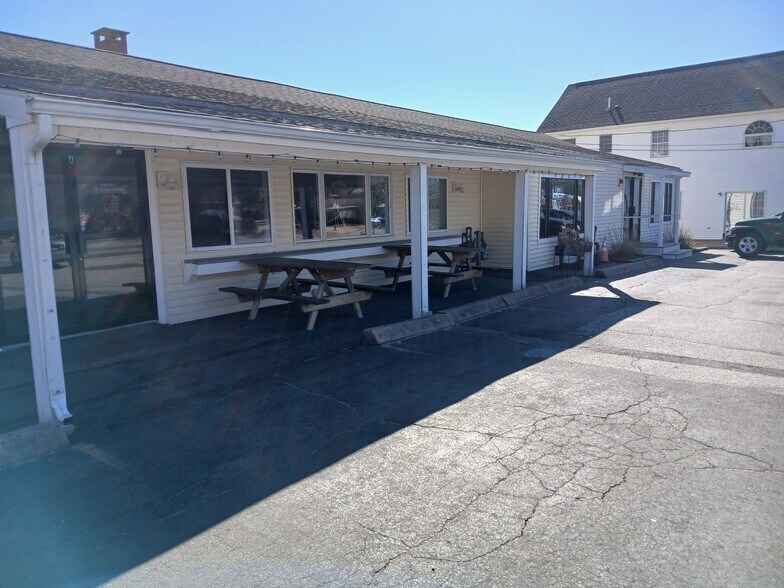 More Photos Of 350 E Main St, Clinton Storefront For Sale