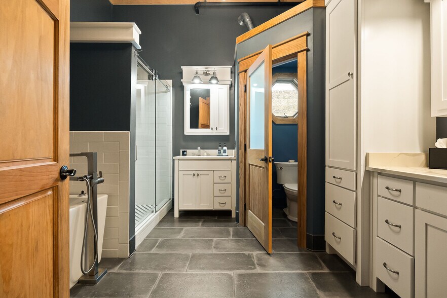 More Photos Of 207 E Main St, McMinnville General Retail For Sale