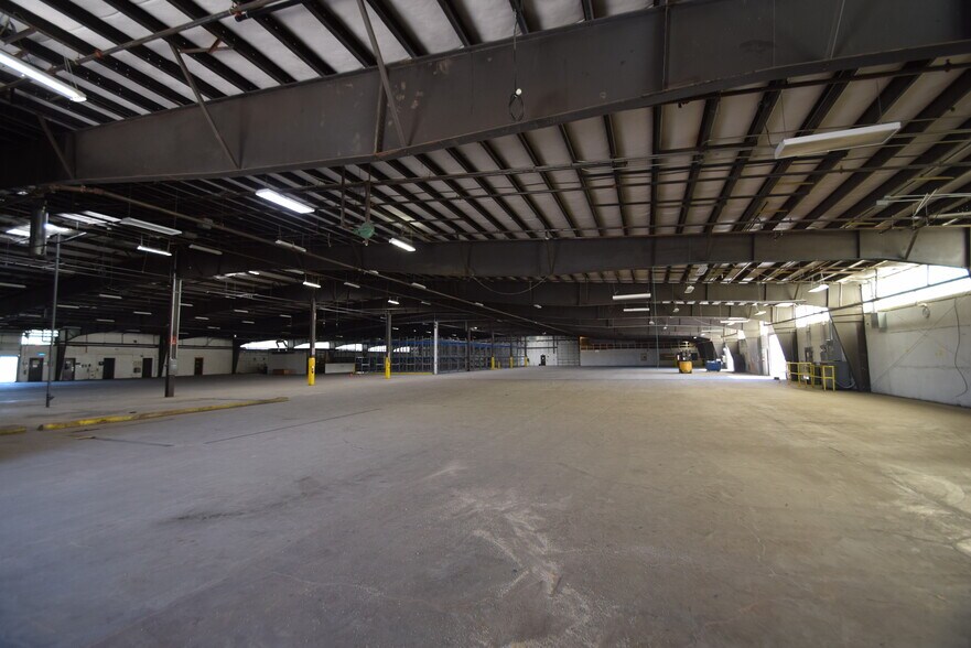 More Photos Of 812 C St, Culver Distribution For Sale