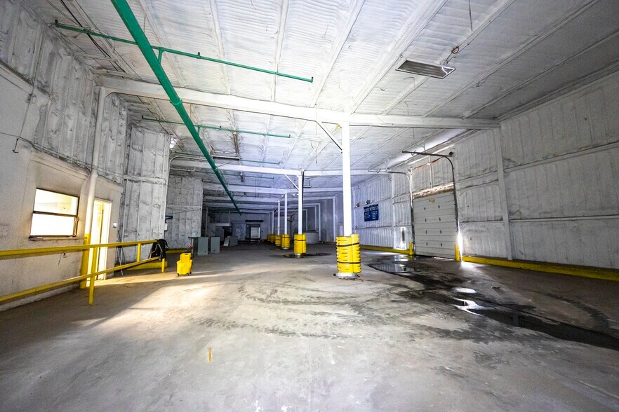 More Photos Of 200 N Uruapan Way, Dinuba Warehouse For Sale