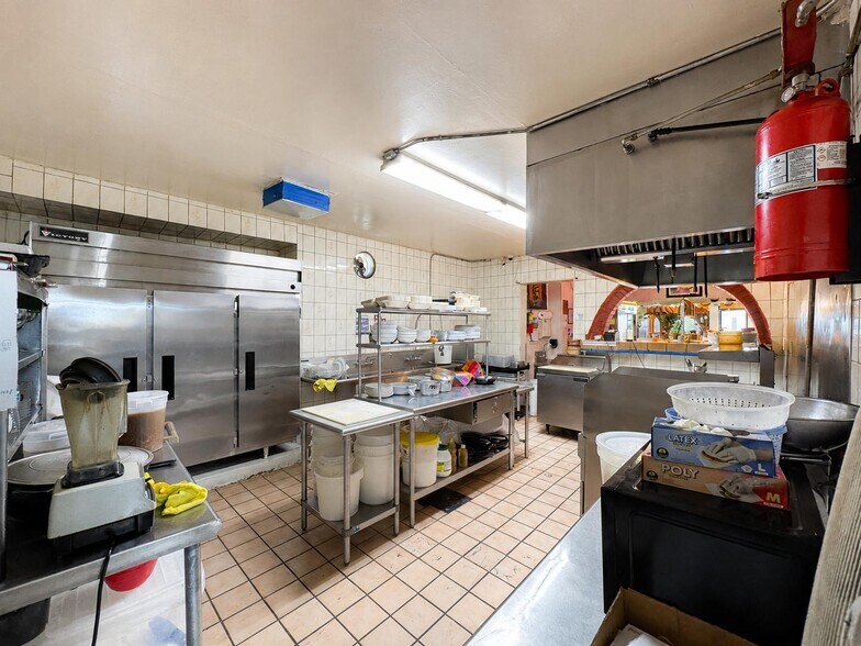 More Photos Of 10623 S Prairie Ave, Inglewood Storefront Retail Residential For Lease