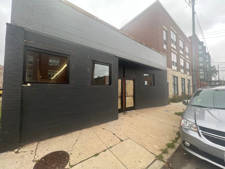 Primary Photo Of 123 E 43rd St, Chicago Restaurant For Lease