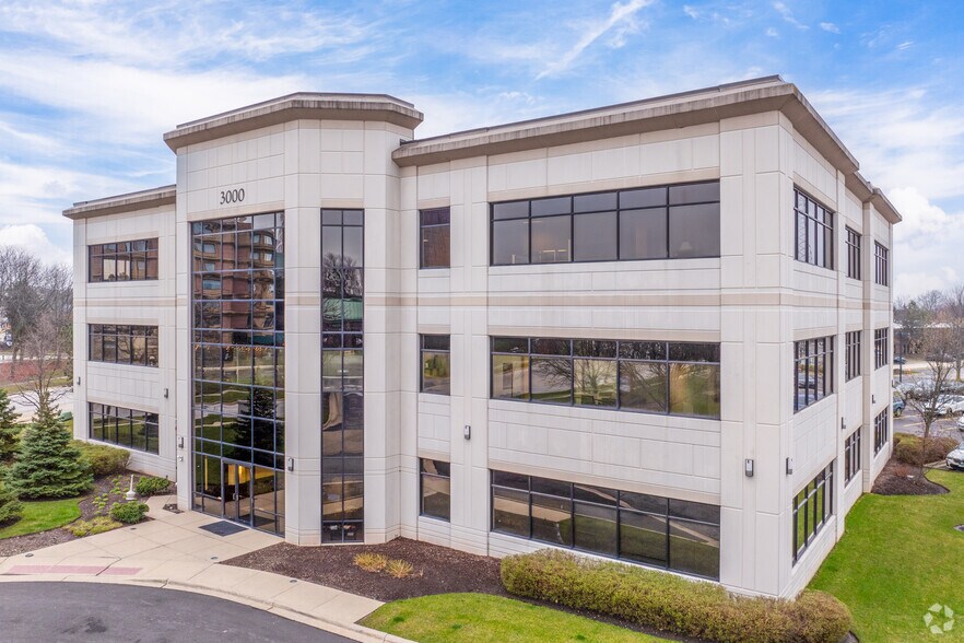 Primary Photo Of 3000 Woodcreek Dr, Downers Grove Office For Lease